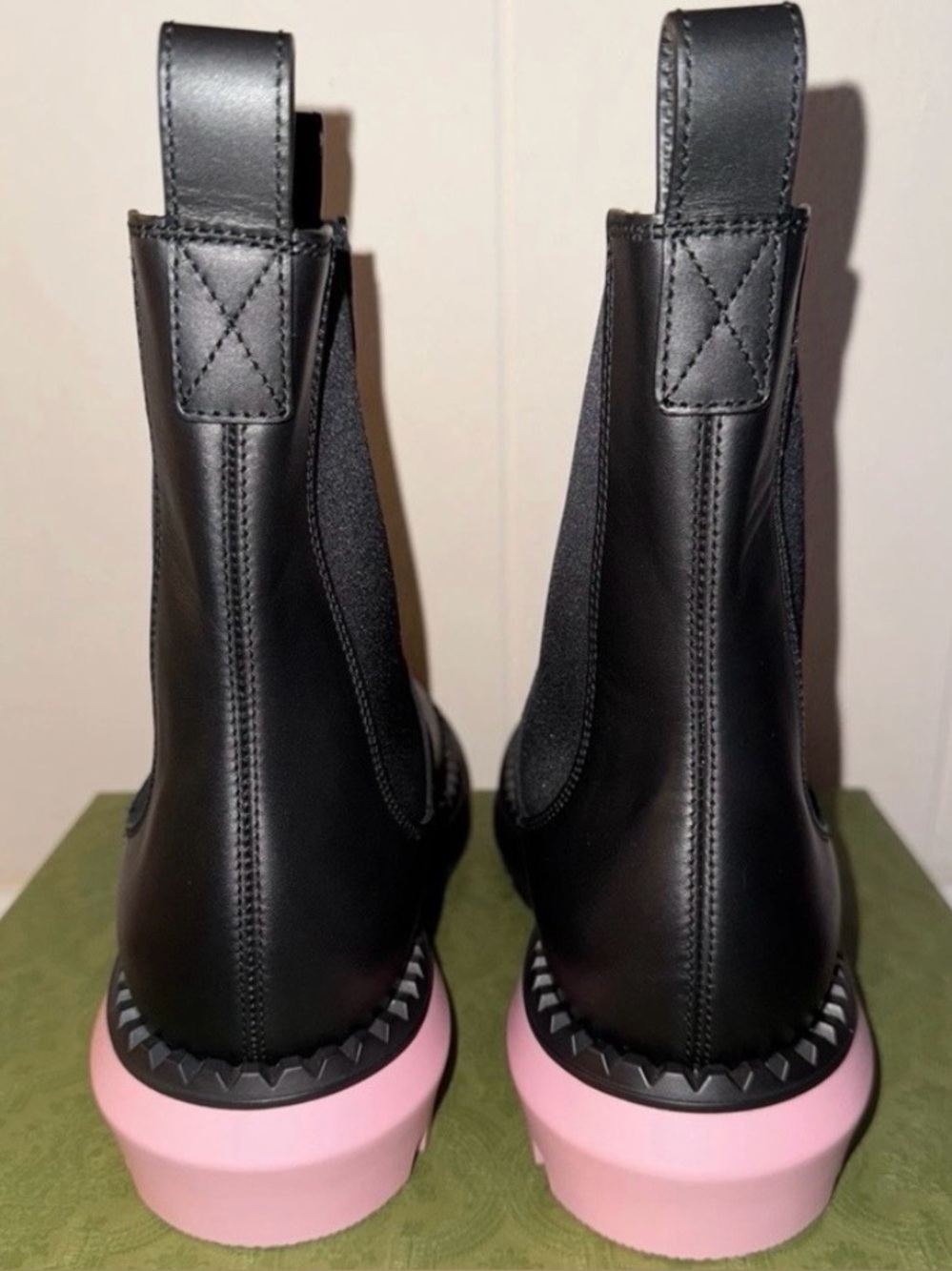 Gucci Black Leather Chelsea Boot Sierra Stretch Ankle Pink Heel Women’s Size 10 - Picture 4 of 7